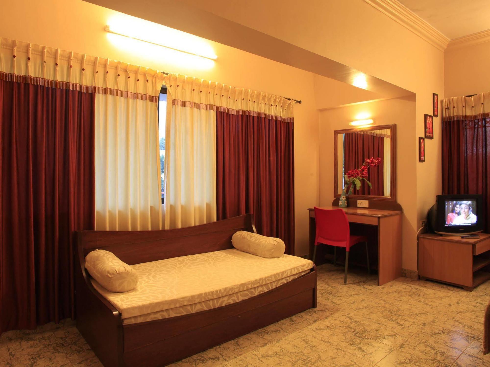 Hotel Sahyadri Alībāg Dış mekan fotoğraf